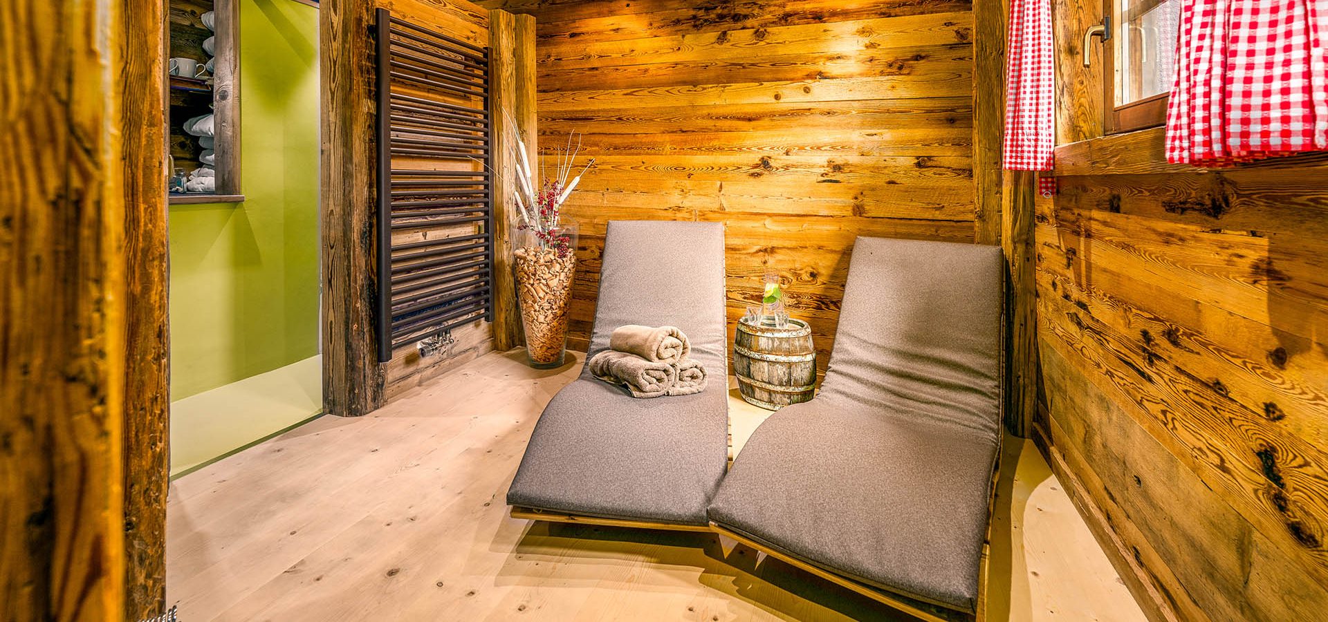 Unser Bauernhof Zemmerhof Wellness Relax Erholung Sauna in Südtirol Seiser Alm Kastelruth Bauernhofurlaub hochalpine Kulisse Dolomiten (1)